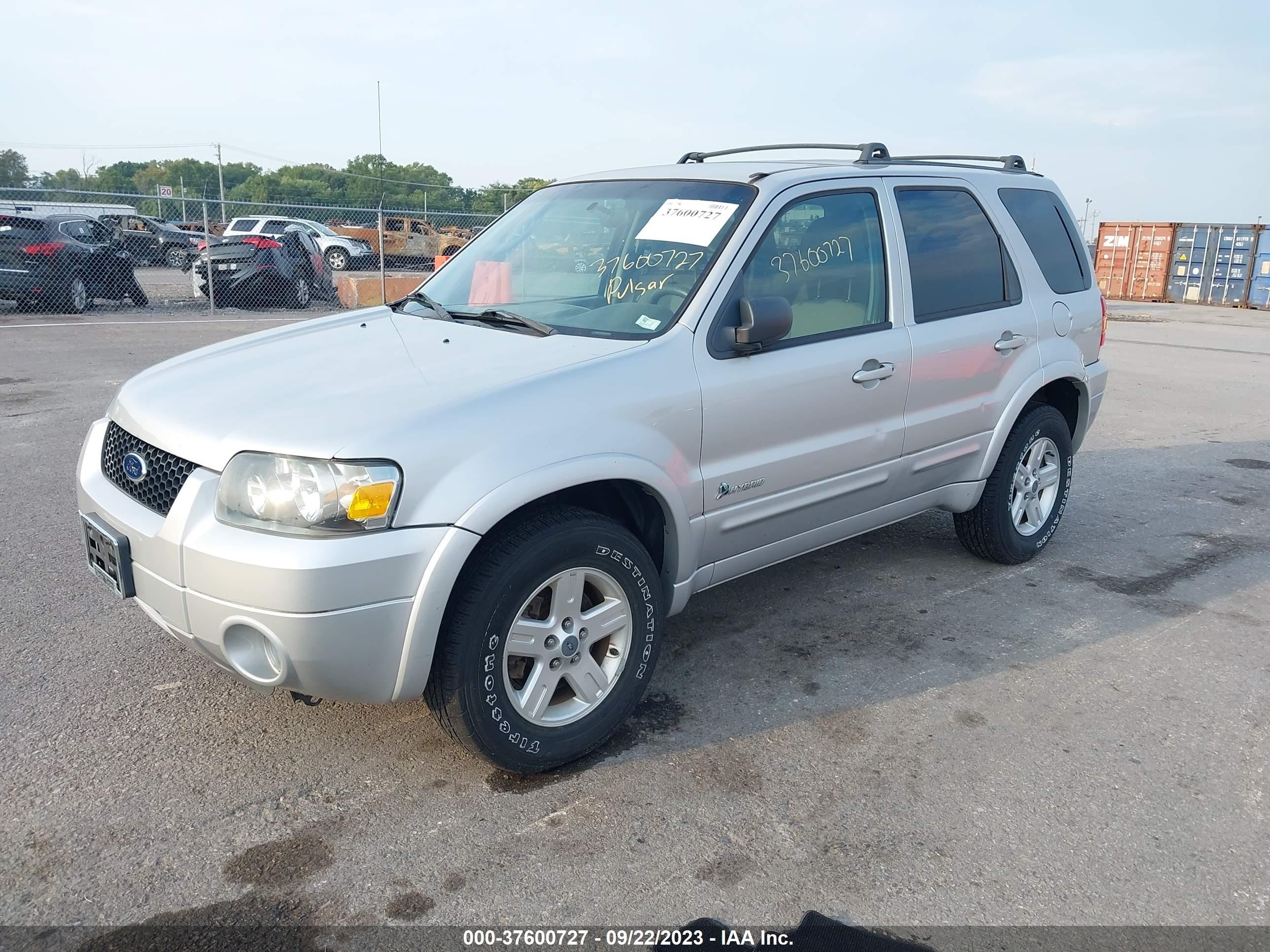 Photo 1 VIN: 1FMCU95H16KA08461 - FORD ESCAPE 