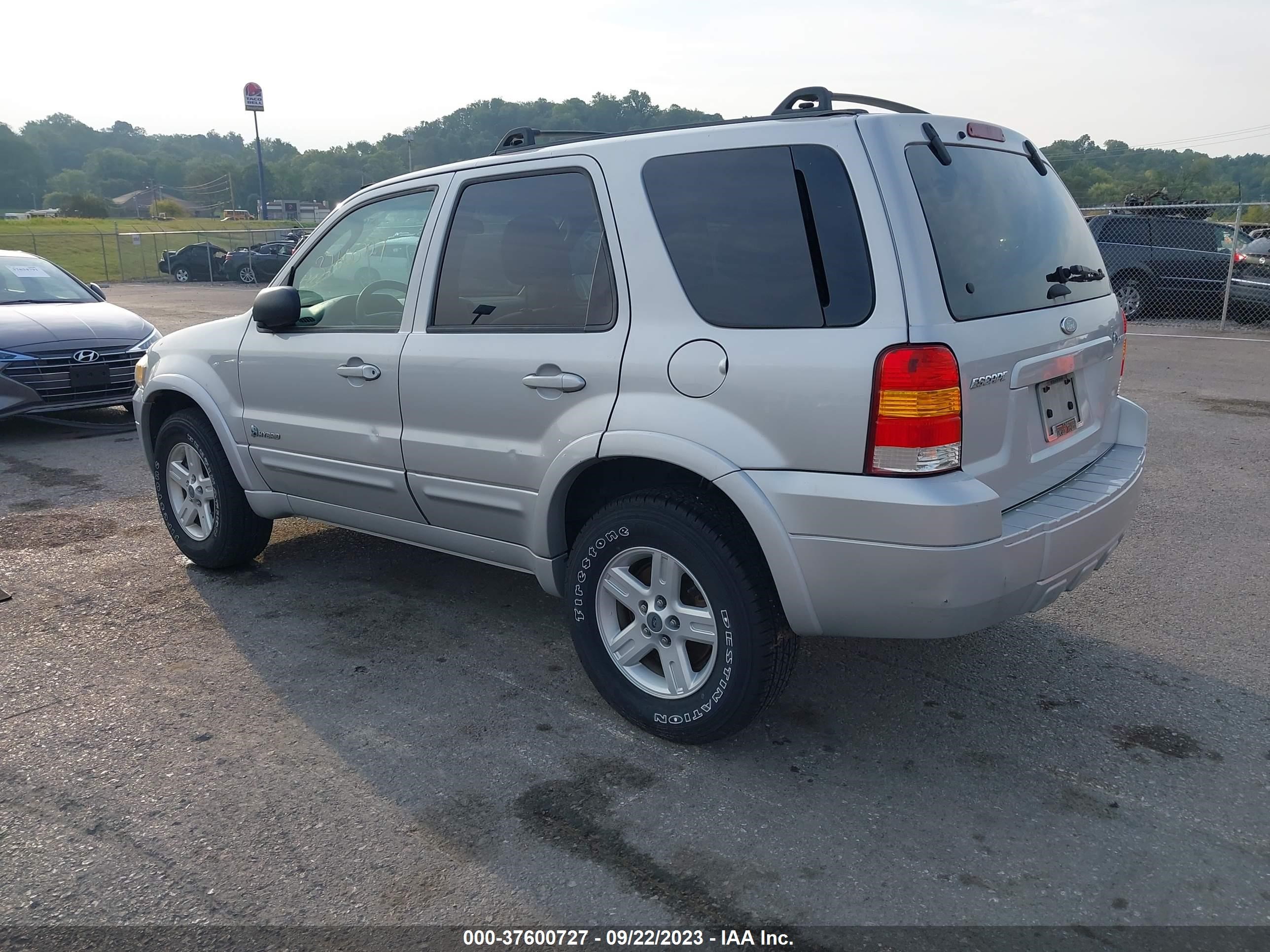 Photo 2 VIN: 1FMCU95H16KA08461 - FORD ESCAPE 