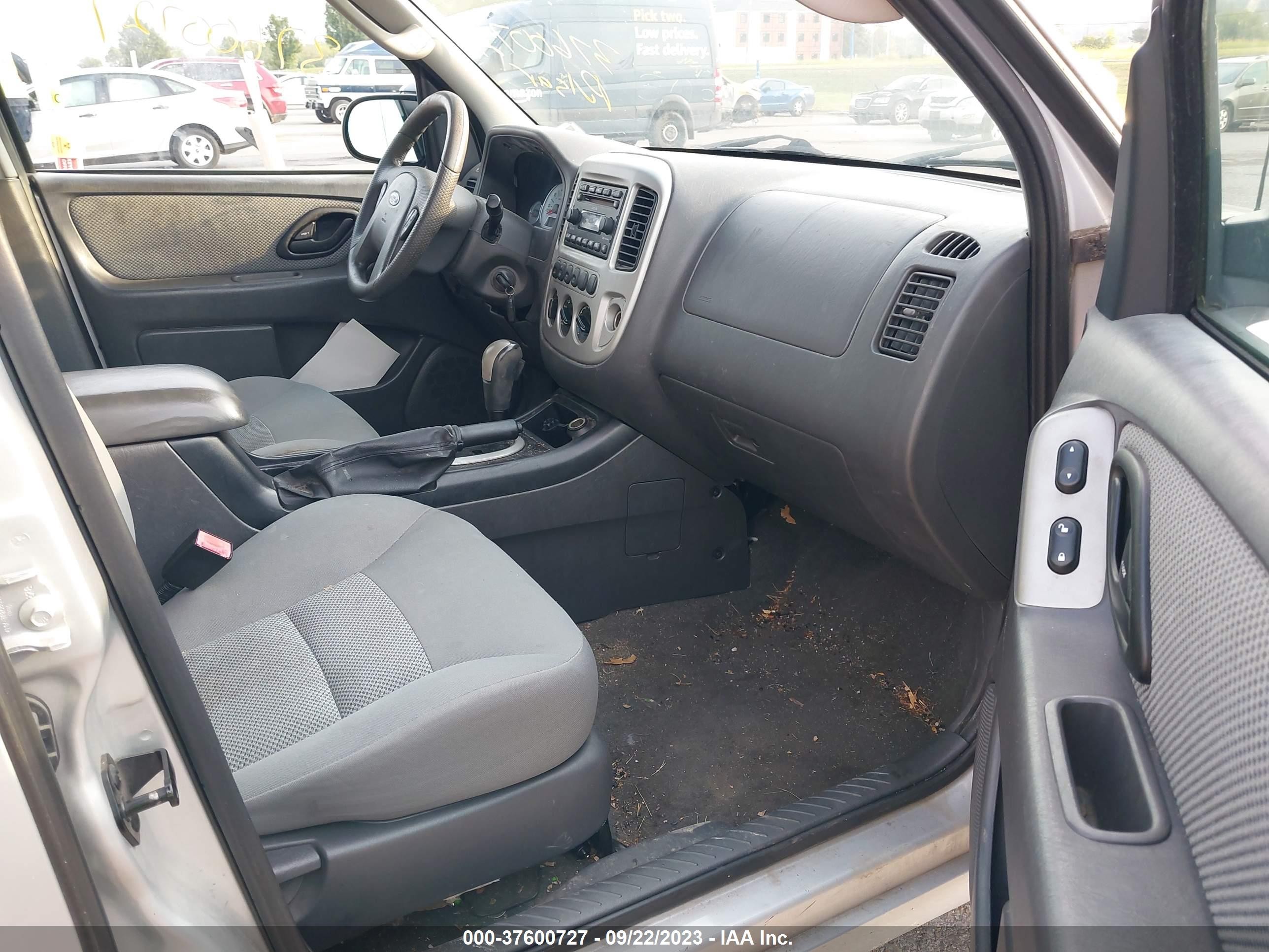 Photo 4 VIN: 1FMCU95H16KA08461 - FORD ESCAPE 