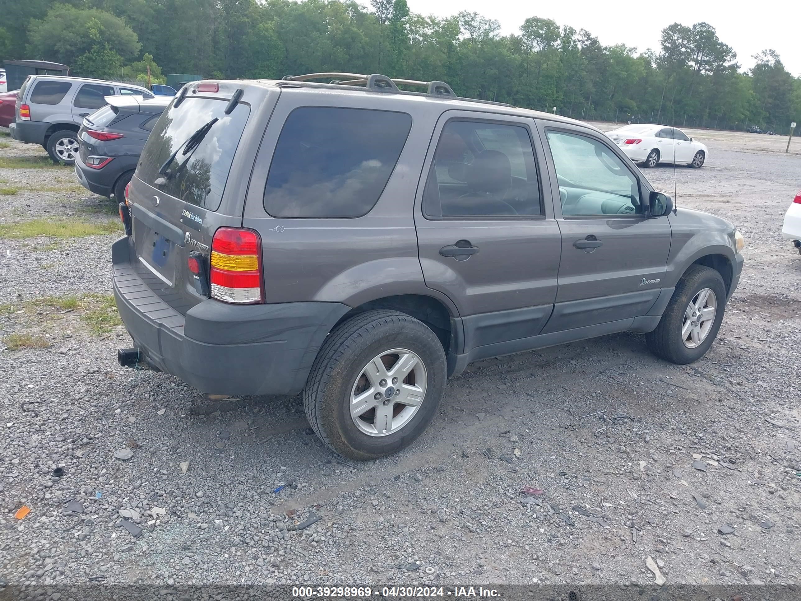 Photo 3 VIN: 1FMCU95H45KE18220 - FORD ESCAPE 