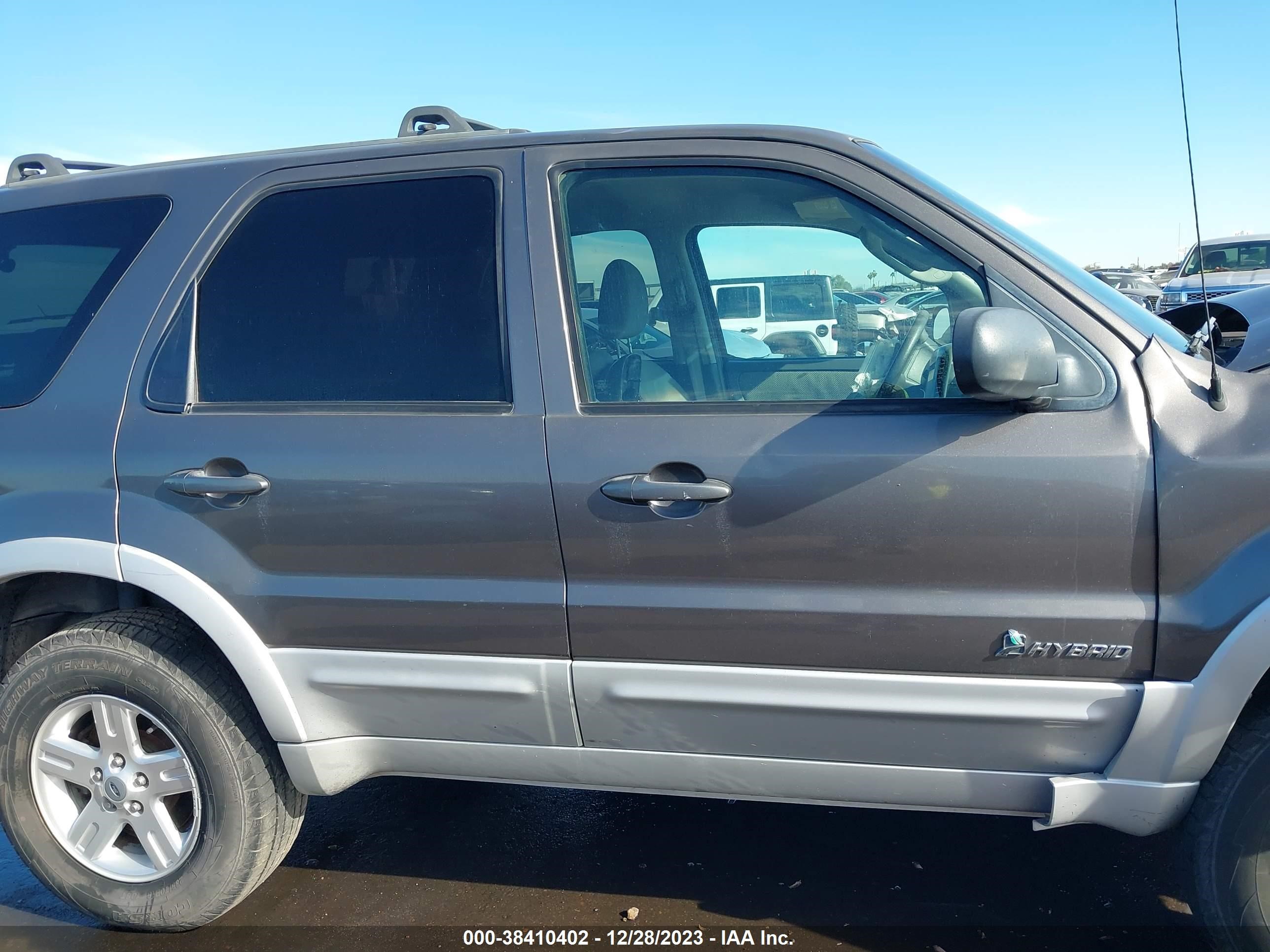 Photo 13 VIN: 1FMCU95H86KD37237 - FORD ESCAPE 