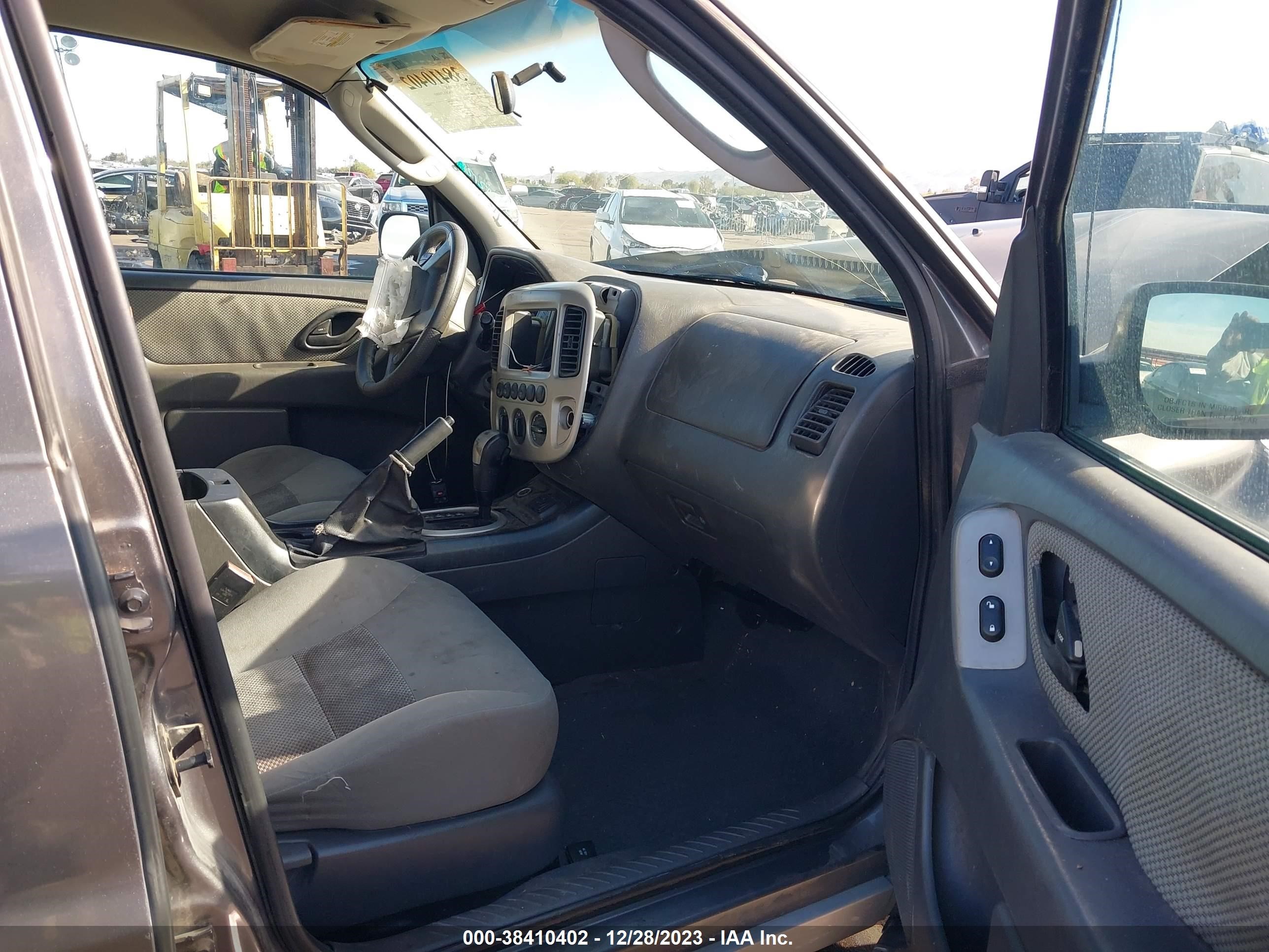 Photo 4 VIN: 1FMCU95H86KD37237 - FORD ESCAPE 