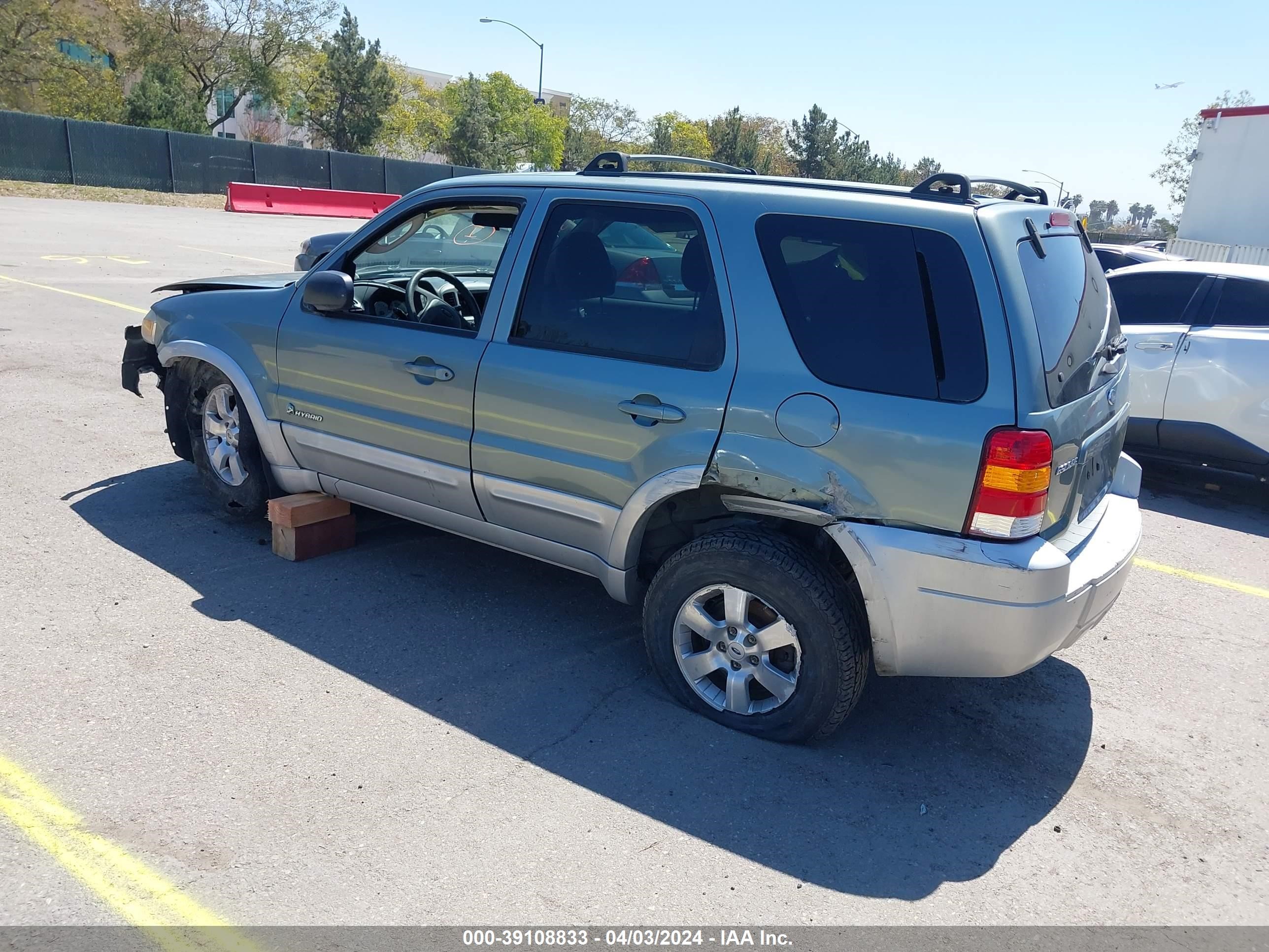 Photo 2 VIN: 1FMCU96H26KA43136 - FORD ESCAPE 