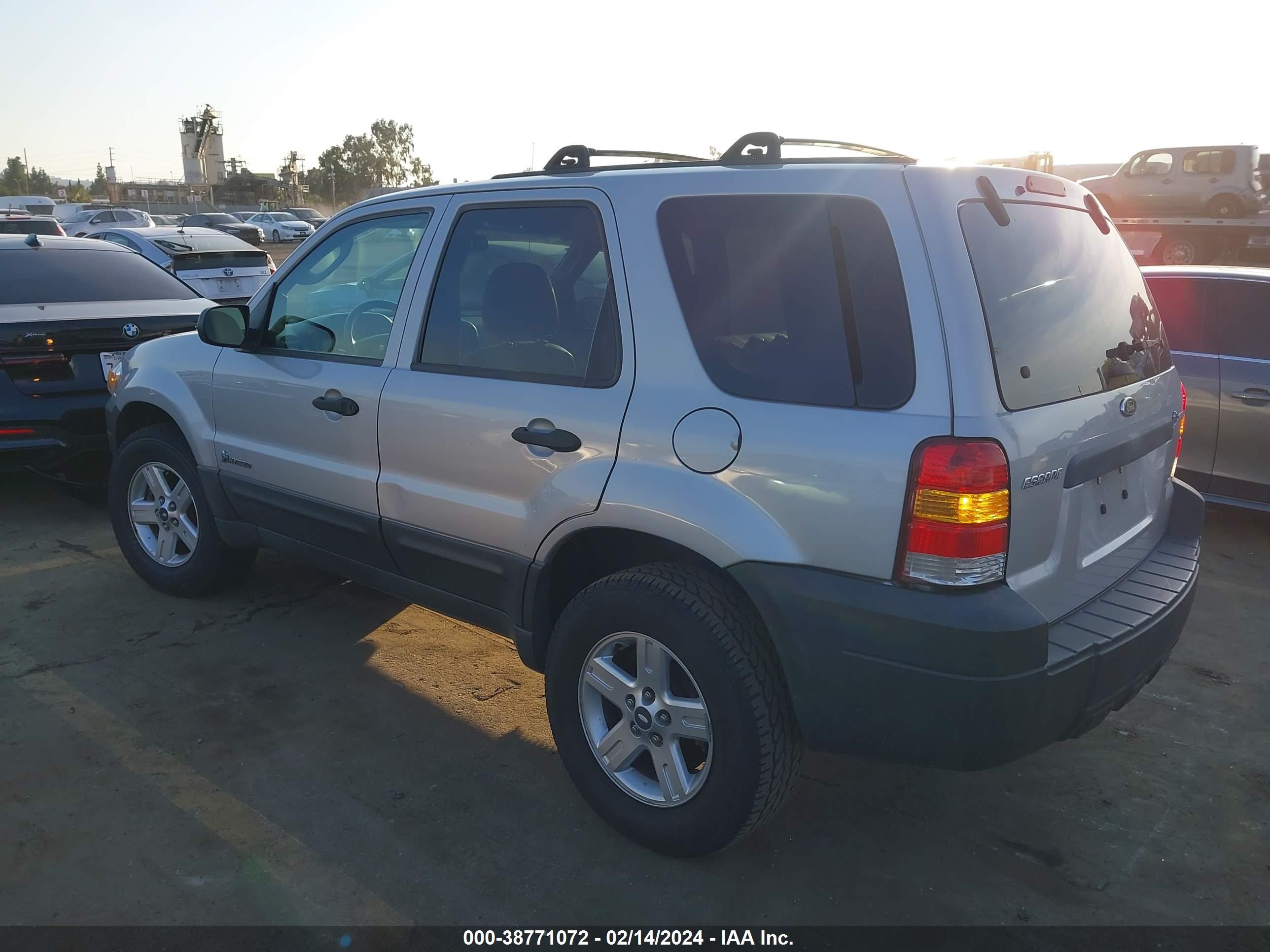 Photo 2 VIN: 1FMCU96H75KB77901 - FORD ESCAPE 