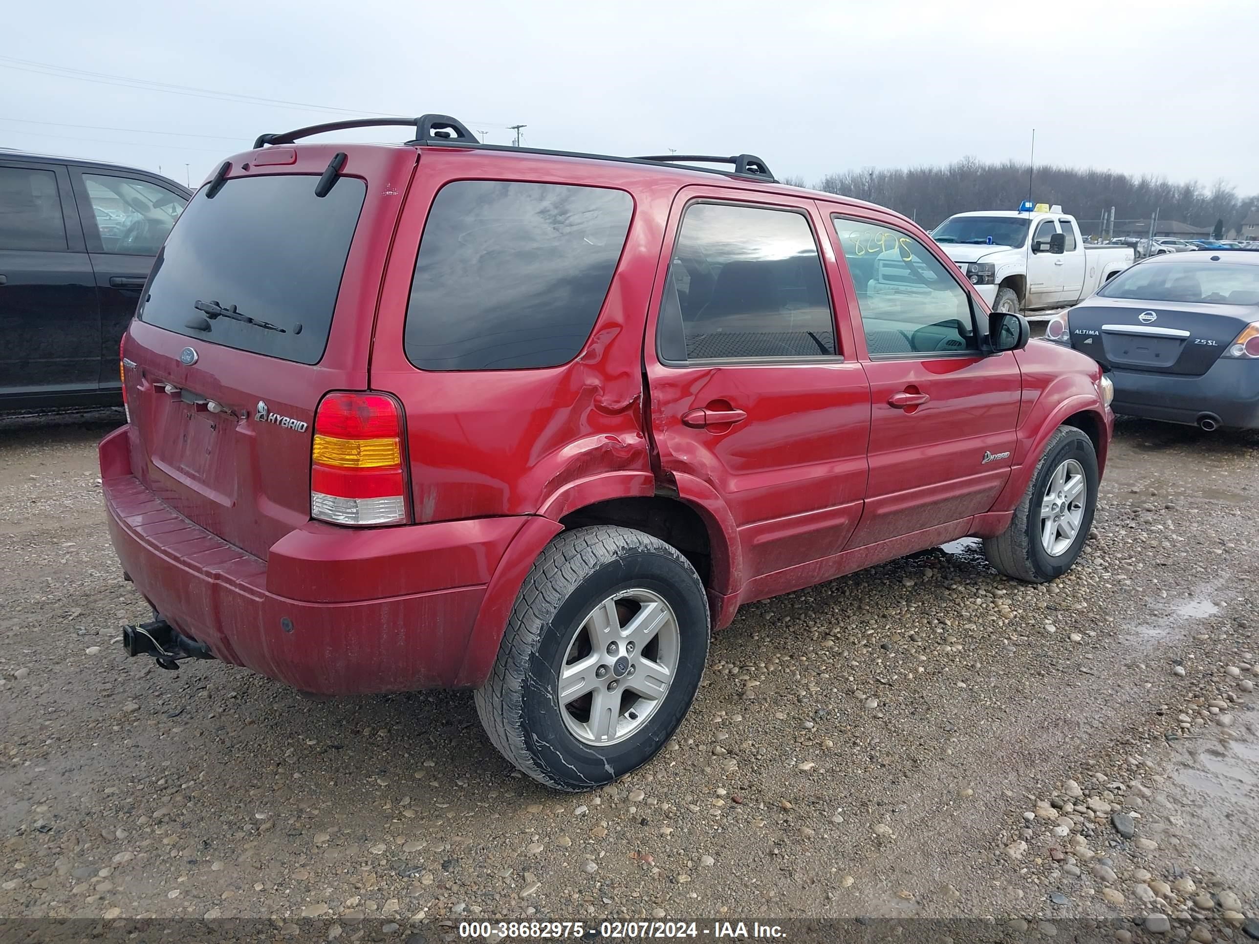 Photo 3 VIN: 1FMCU96H86KA39706 - FORD ESCAPE 