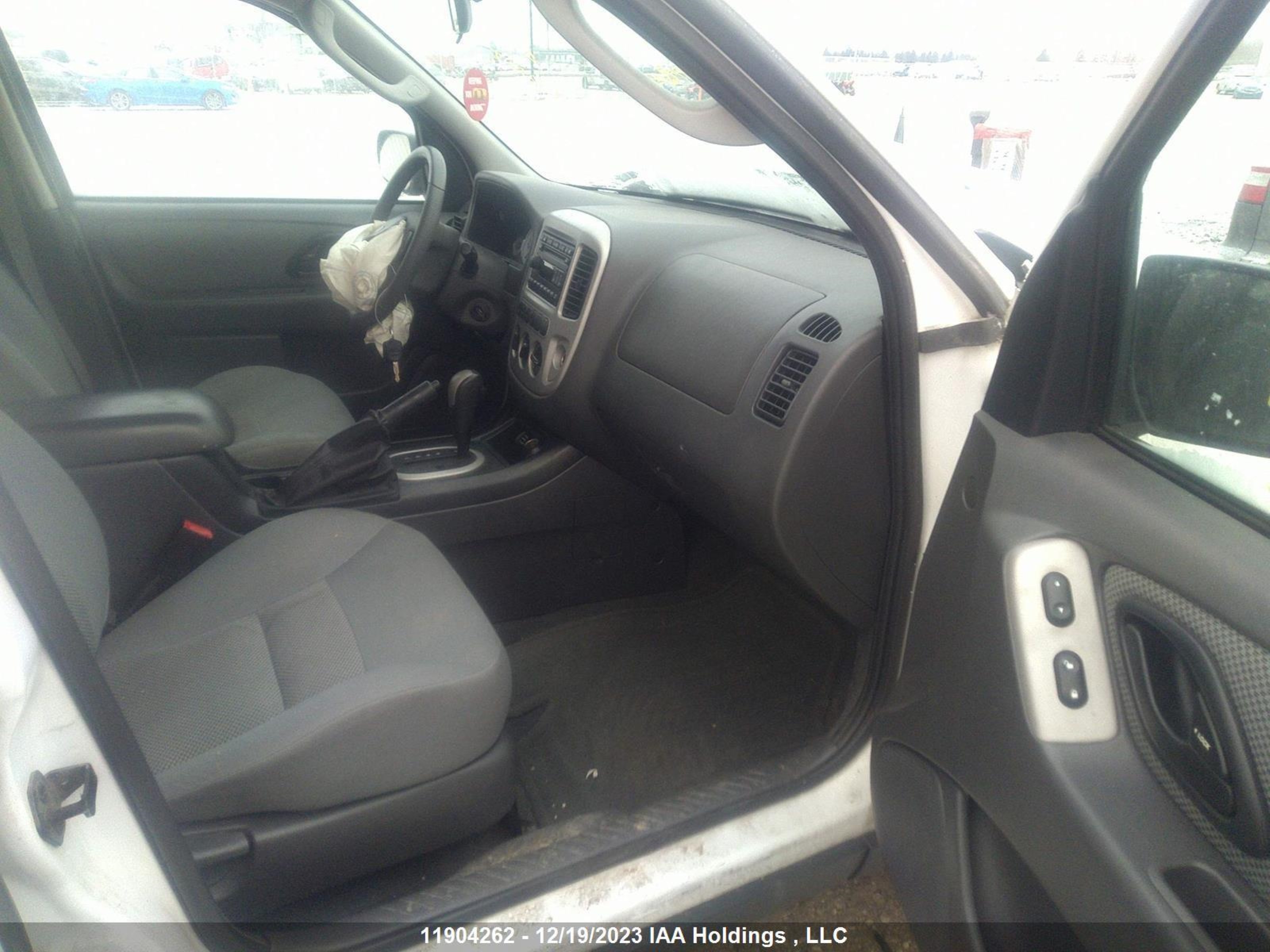 Photo 4 VIN: 1FMCU96H86KC50596 - FORD ESCAPE 