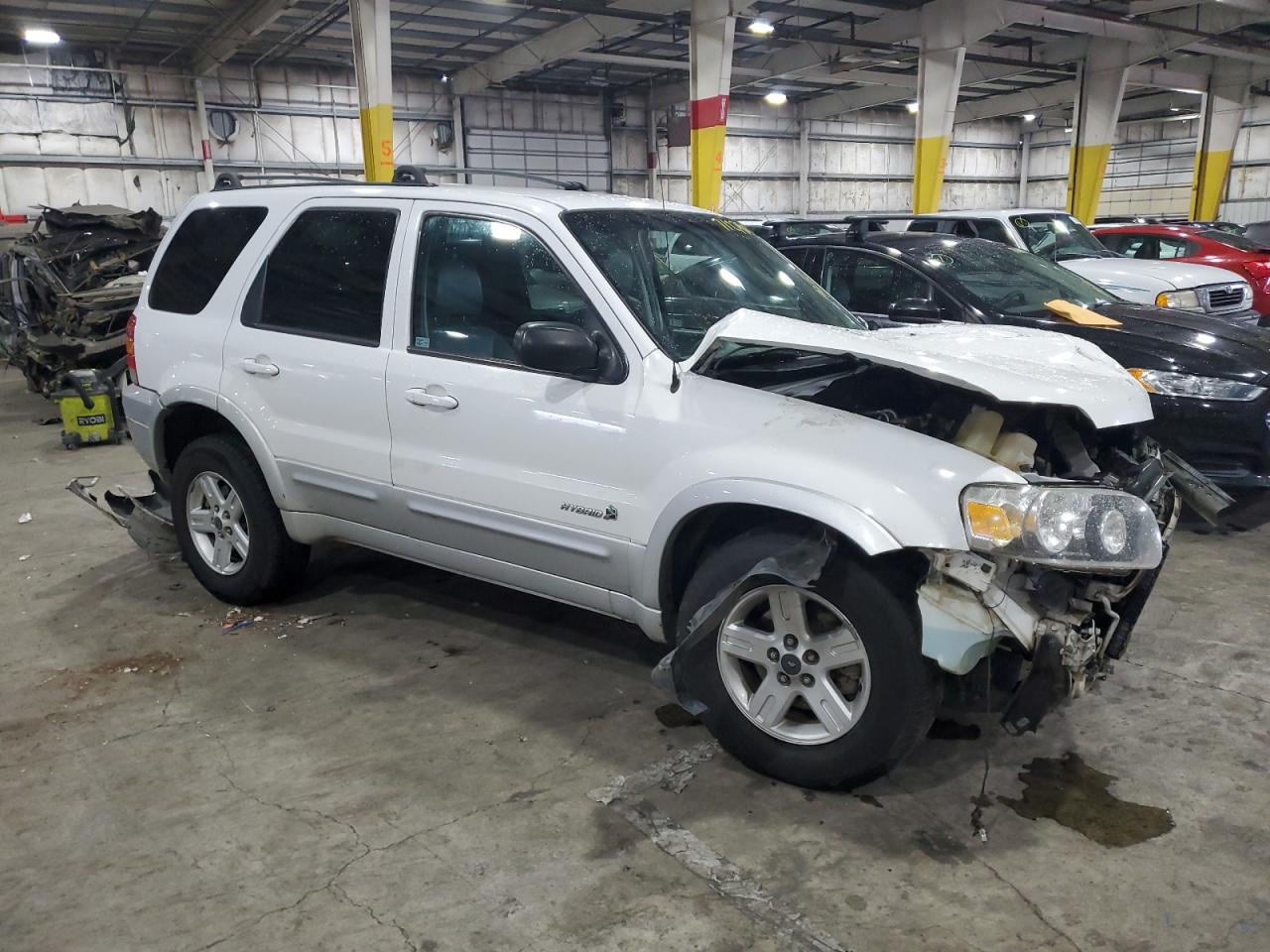 Photo 3 VIN: 1FMCU96H95KC53618 - FORD ESCAPE 