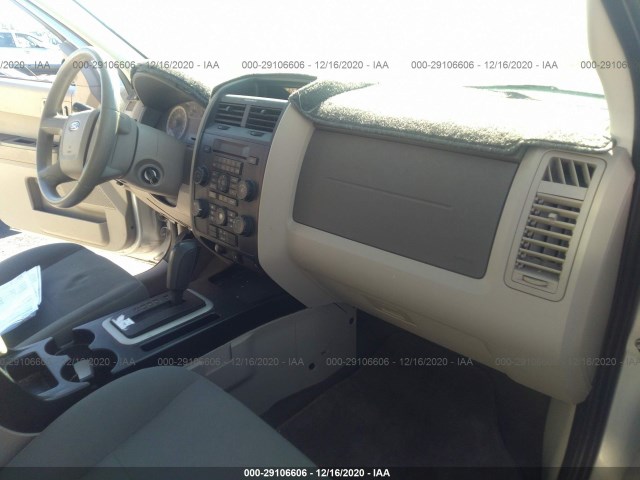 Photo 4 VIN: 1FMCU9C70AKD28650 - FORD ESCAPE 