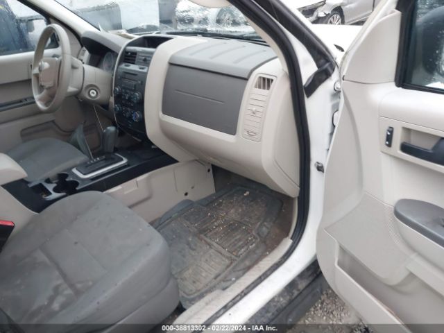 Photo 4 VIN: 1FMCU9C73BKC49992 - FORD ESCAPE 