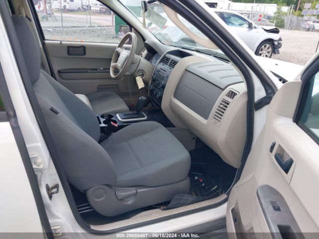 Photo 4 VIN: 1FMCU9C75BKB15565 - FORD ESCAPE 