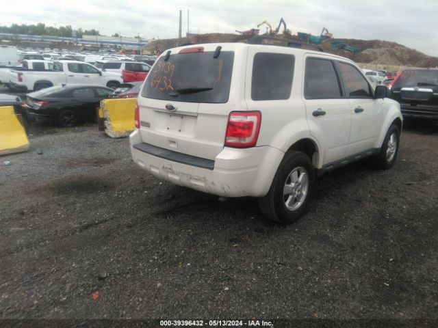 Photo 3 VIN: 1FMCU9C77BKA83007 - FORD ESCAPE 