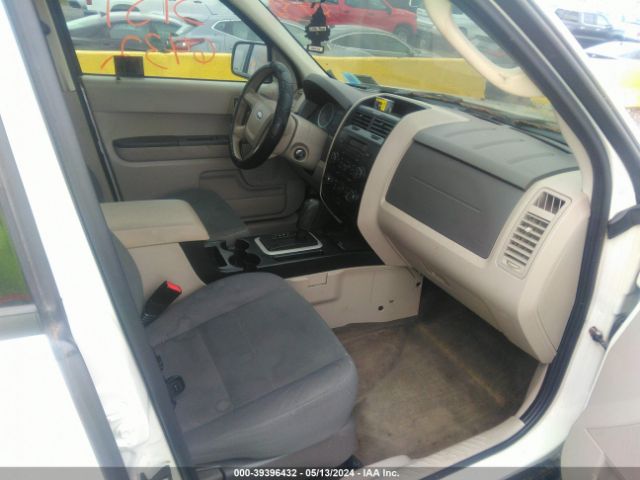 Photo 4 VIN: 1FMCU9C77BKA83007 - FORD ESCAPE 