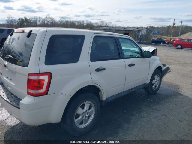 Photo 3 VIN: 1FMCU9C77CKB81584 - FORD ESCAPE 