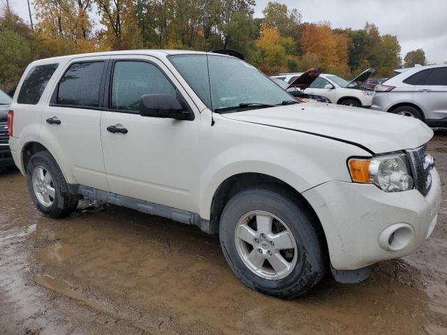 Photo 3 VIN: 1FMCU9C78BKC50524 - FORD ESCAPE XLS 