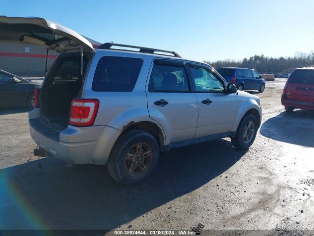 Photo 3 VIN: 1FMCU9D70BKA18417 - FORD ESCAPE 