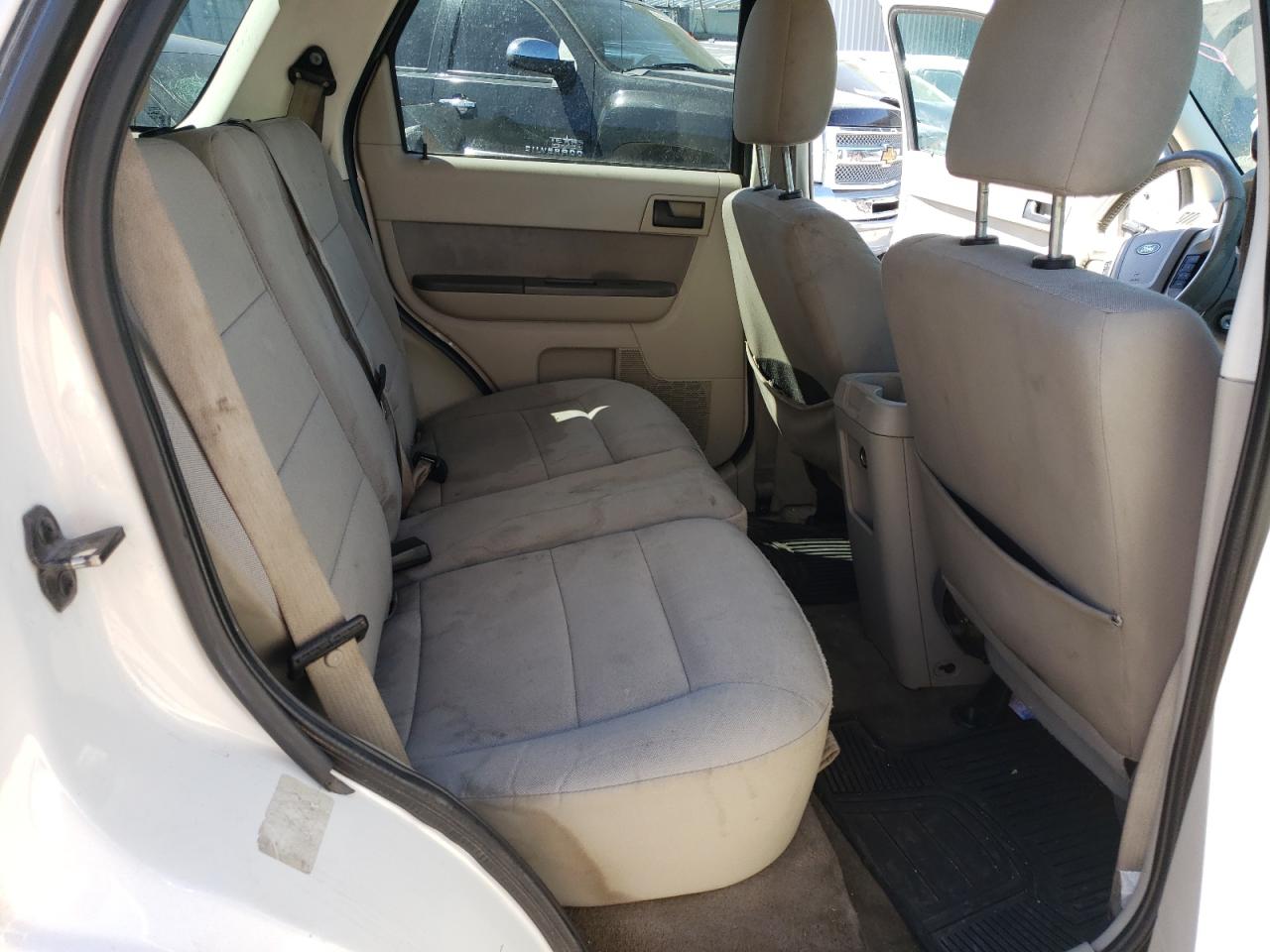 Photo 9 VIN: 1FMCU9D70BKC38429 - FORD ESCAPE 