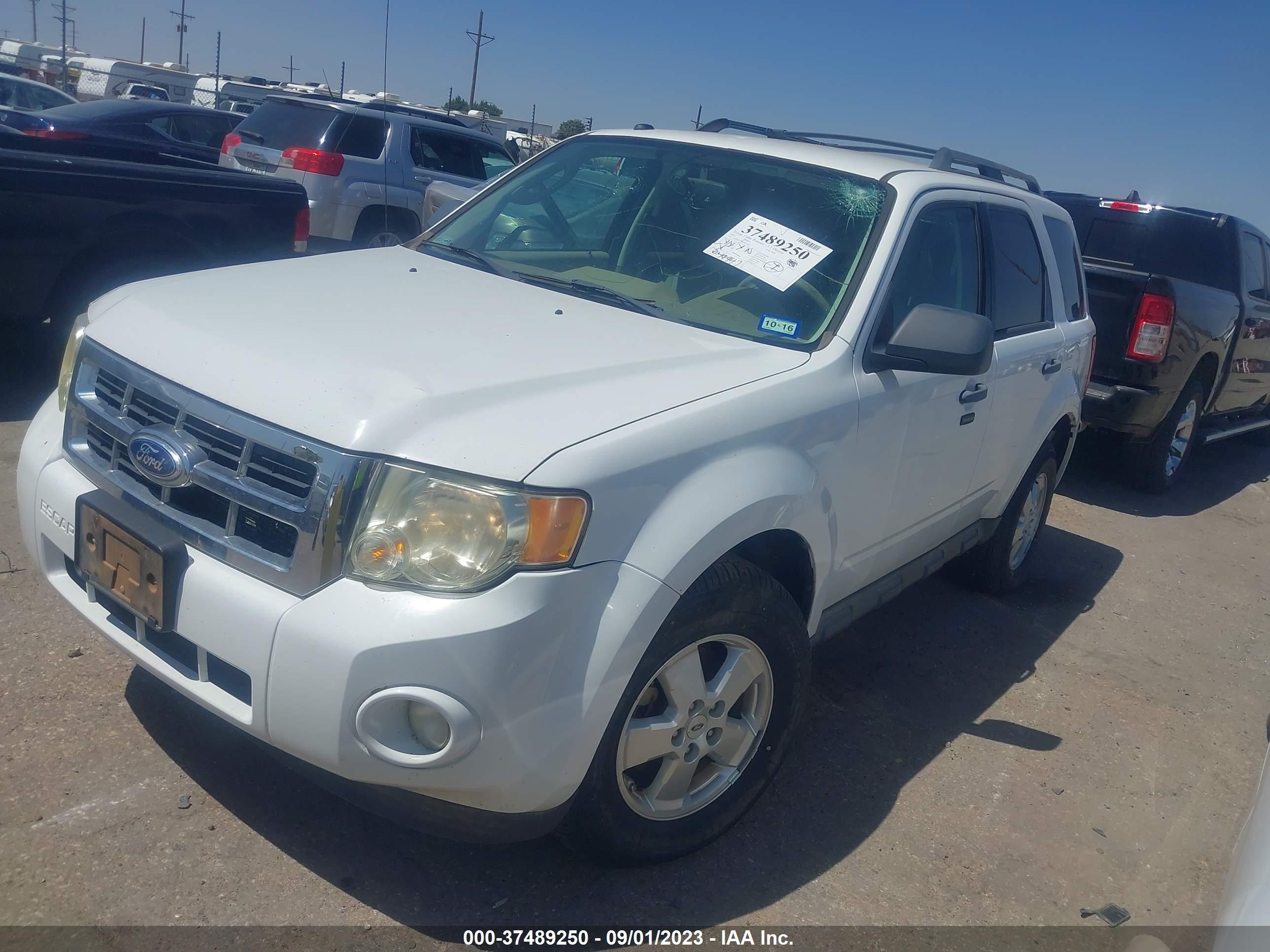 Photo 1 VIN: 1FMCU9D70CKB55665 - FORD ESCAPE 