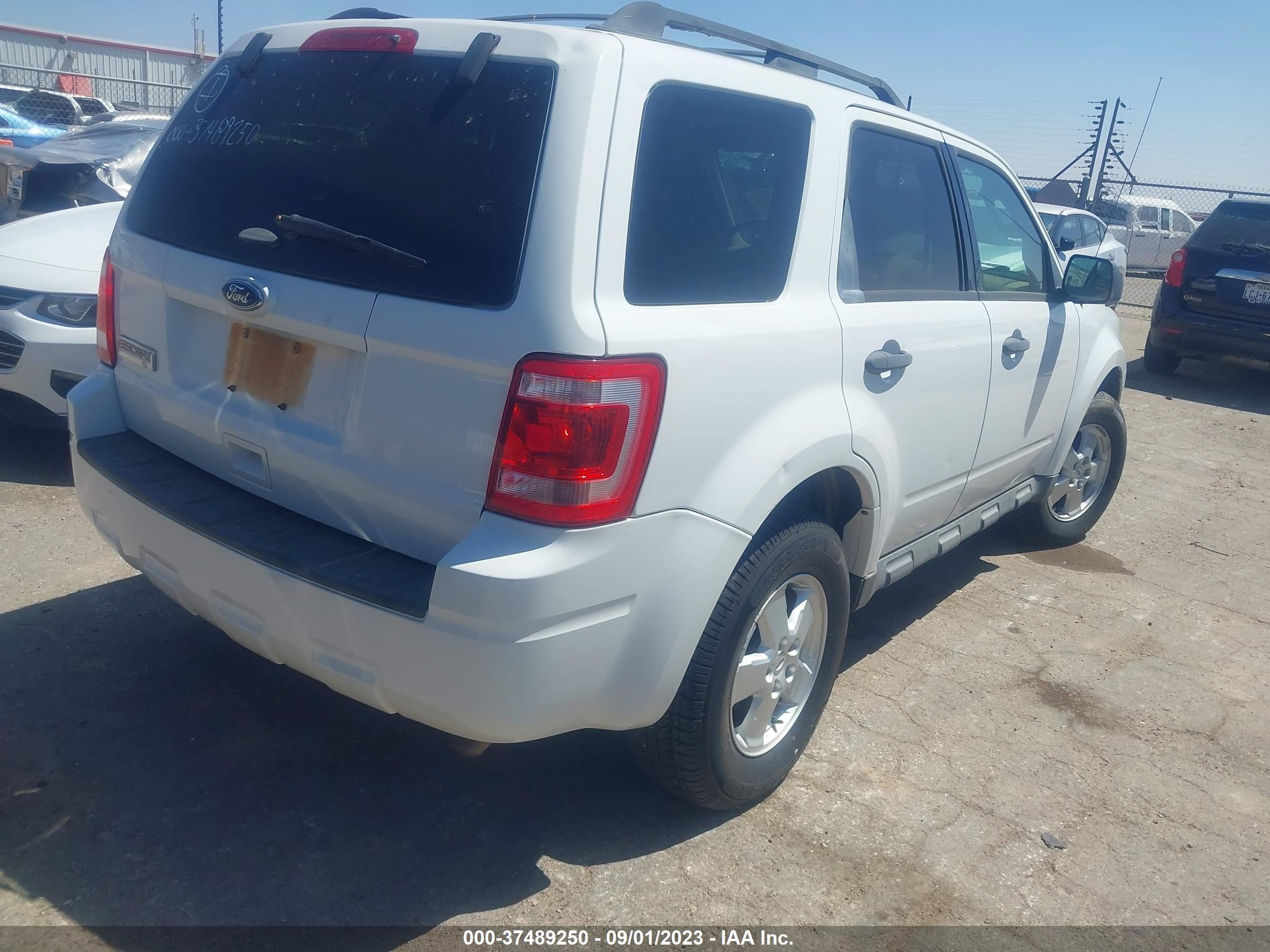 Photo 3 VIN: 1FMCU9D70CKB55665 - FORD ESCAPE 