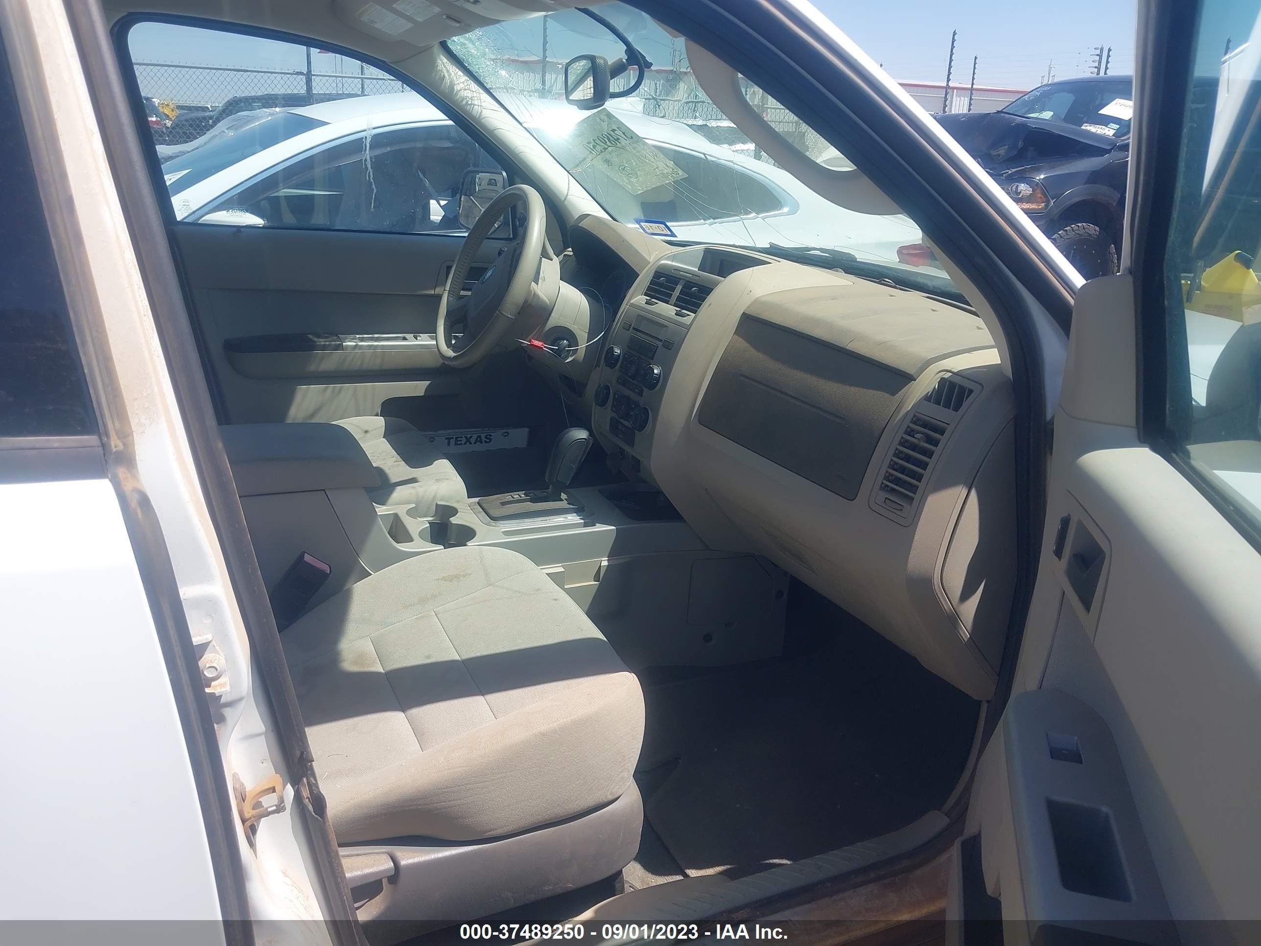 Photo 4 VIN: 1FMCU9D70CKB55665 - FORD ESCAPE 