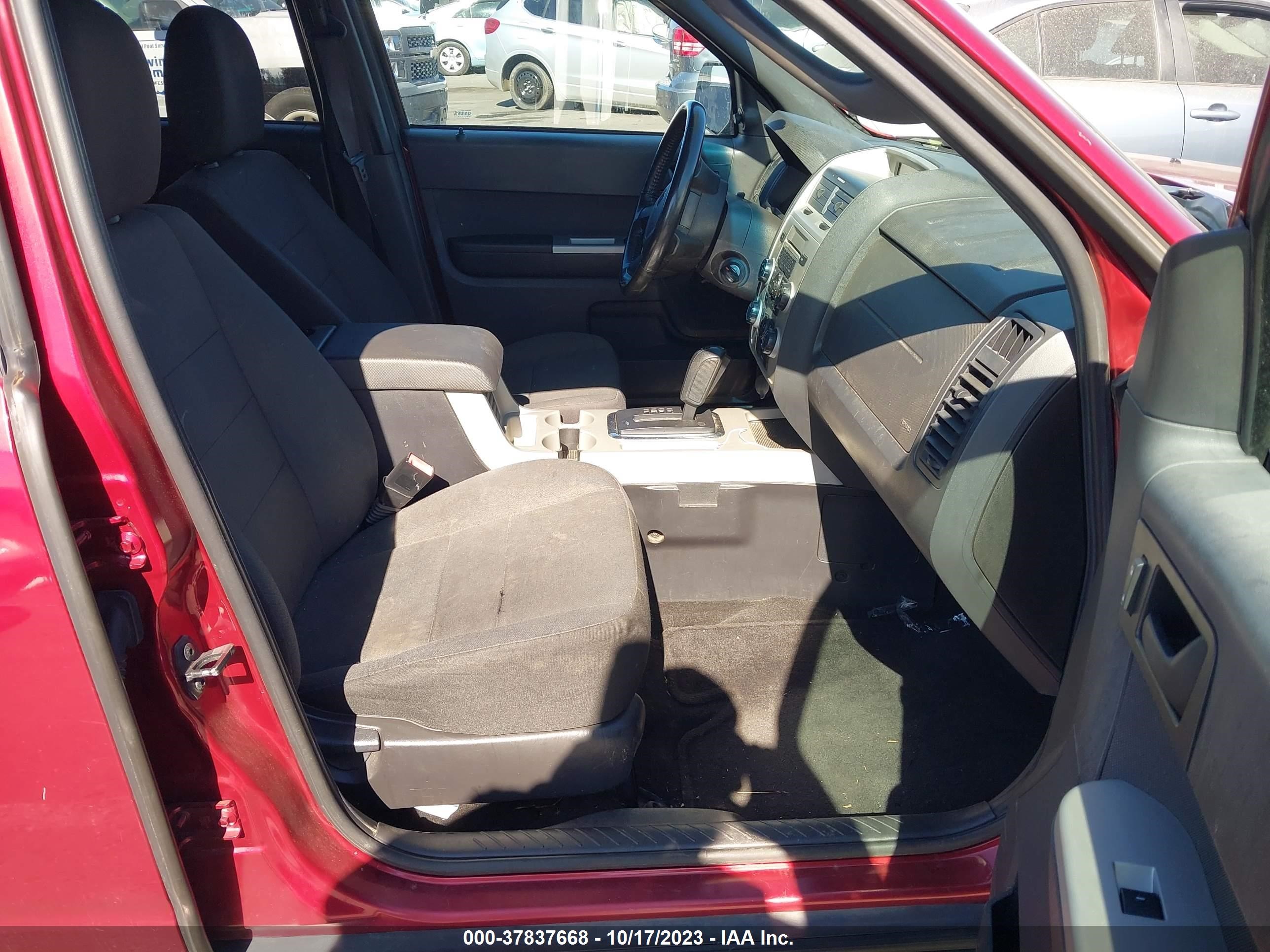 Photo 4 VIN: 1FMCU9D71CKB56209 - FORD ESCAPE 