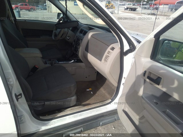 Photo 4 VIN: 1FMCU9D72AKA93070 - FORD ESCAPE 