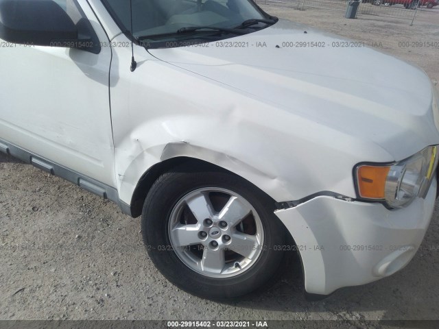 Photo 5 VIN: 1FMCU9D72AKA93070 - FORD ESCAPE 