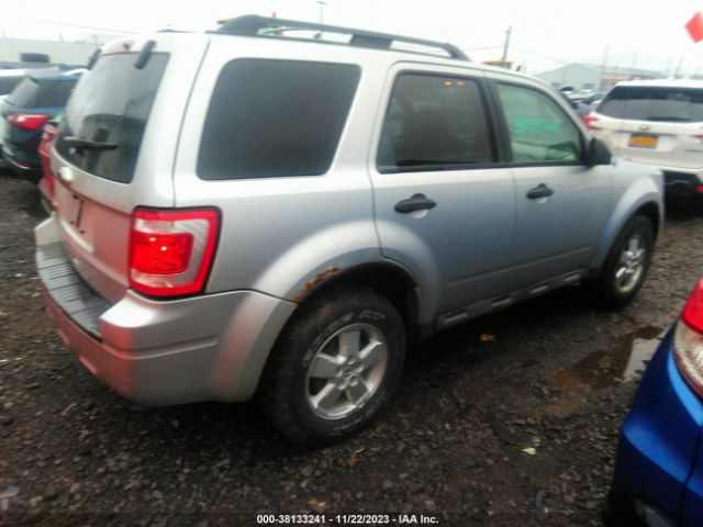 Photo 3 VIN: 1FMCU9D72AKC14616 - FORD ESCAPE 