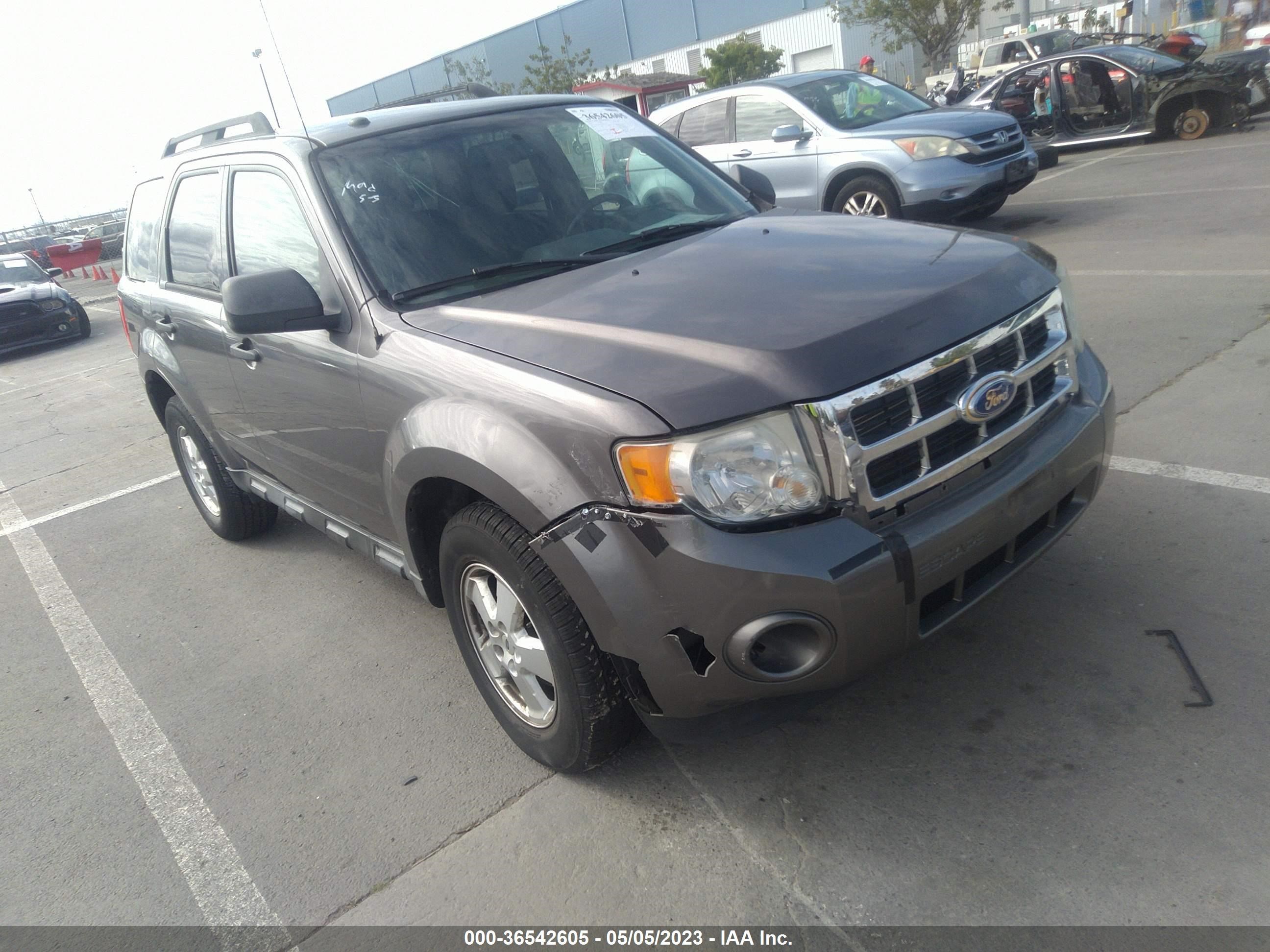 Photo 0 VIN: 1FMCU9D72BKB92554 - FORD ESCAPE 