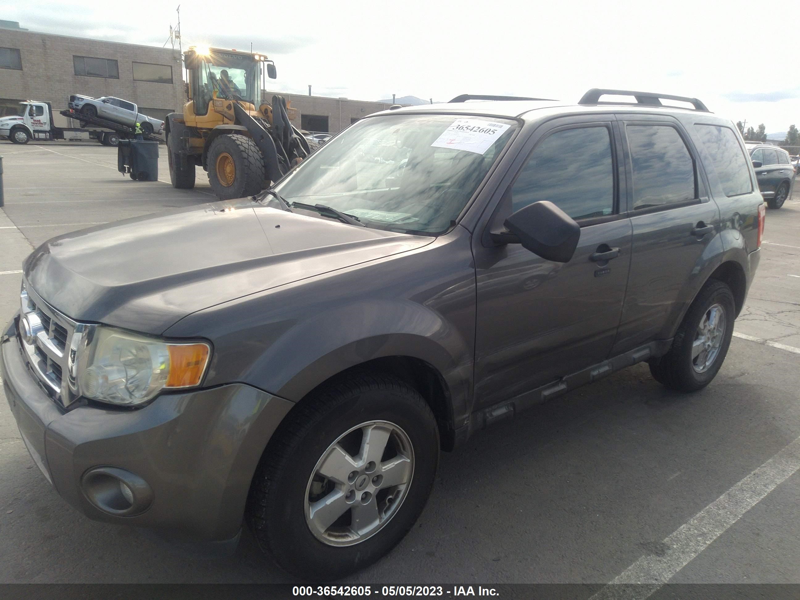 Photo 1 VIN: 1FMCU9D72BKB92554 - FORD ESCAPE 