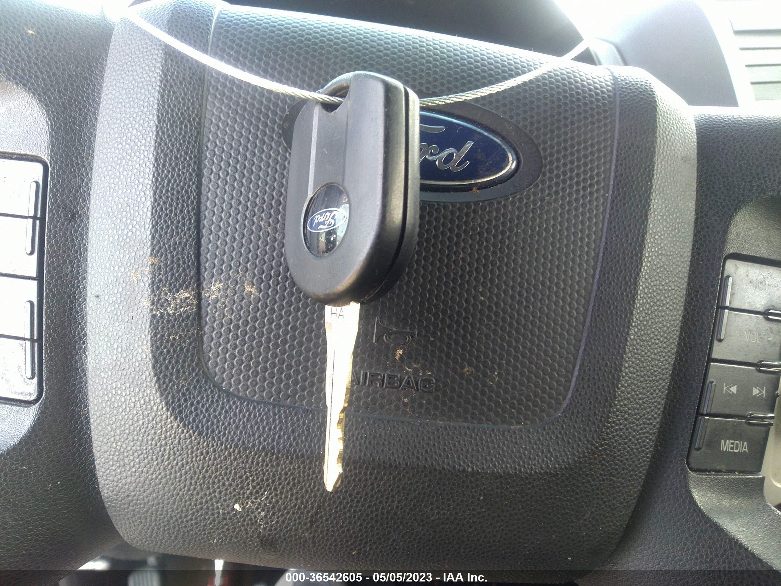 Photo 10 VIN: 1FMCU9D72BKB92554 - FORD ESCAPE 