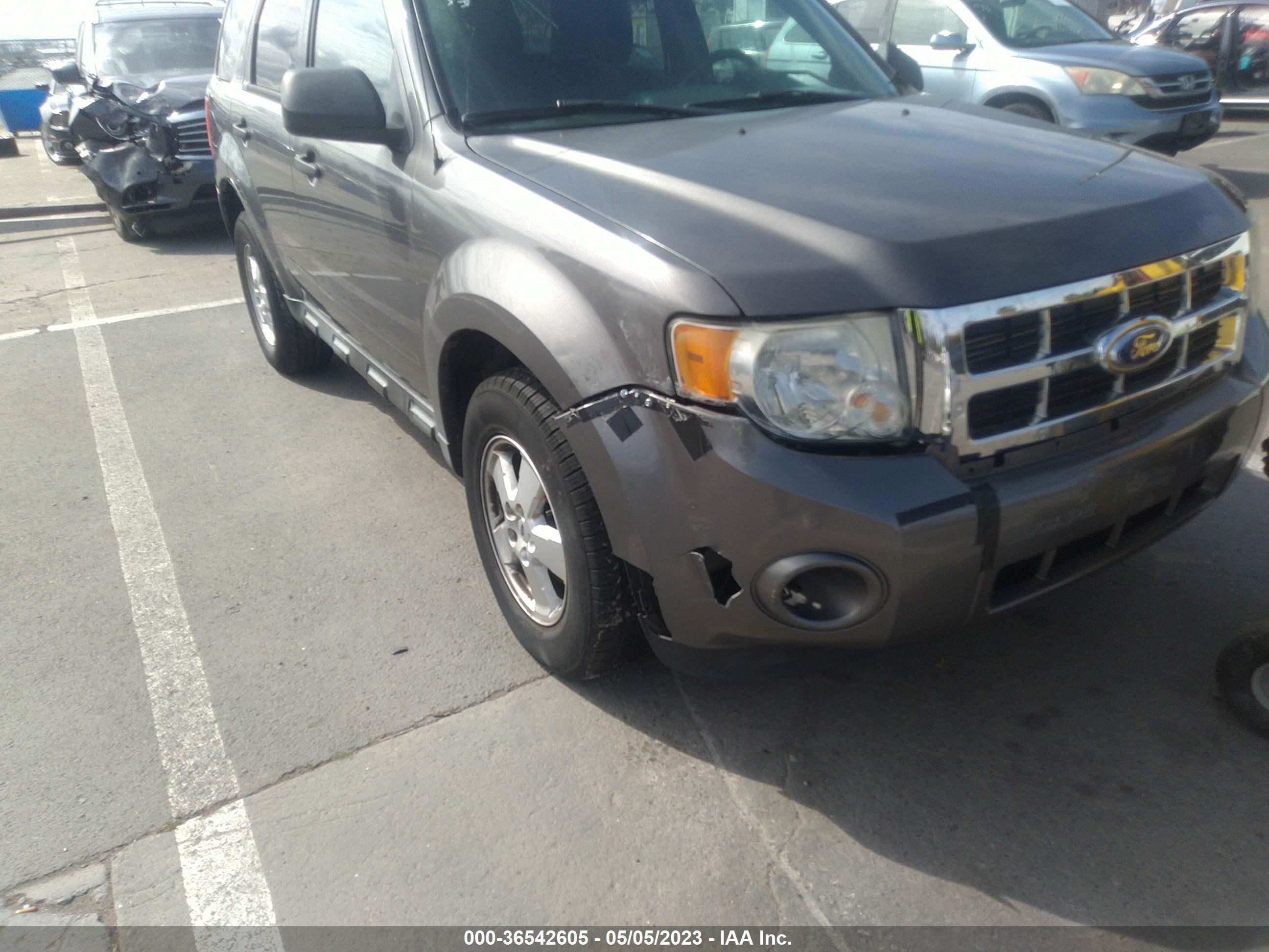 Photo 5 VIN: 1FMCU9D72BKB92554 - FORD ESCAPE 