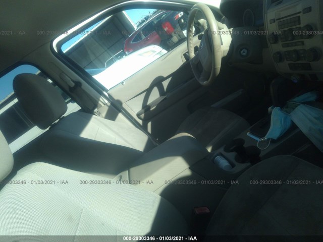 Photo 4 VIN: 1FMCU9D72BKC11815 - FORD ESCAPE 