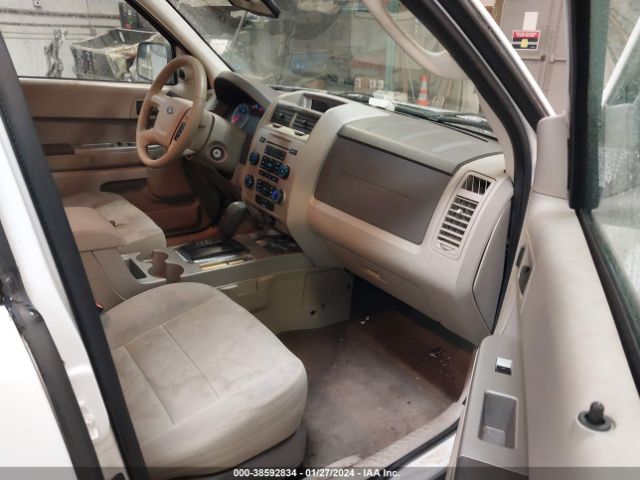 Photo 4 VIN: 1FMCU9D72BKC38724 - FORD ESCAPE 