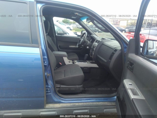 Photo 4 VIN: 1FMCU9D73AKD17723 - FORD ESCAPE 