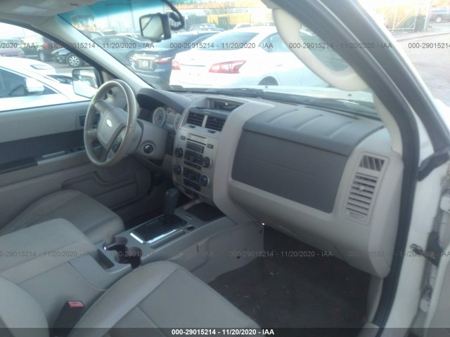 Photo 4 VIN: 1FMCU9D73BKA03488 - FORD ESCAPE 