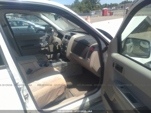 Photo 4 VIN: 1FMCU9D73BKB44223 - FORD ESCAPE 