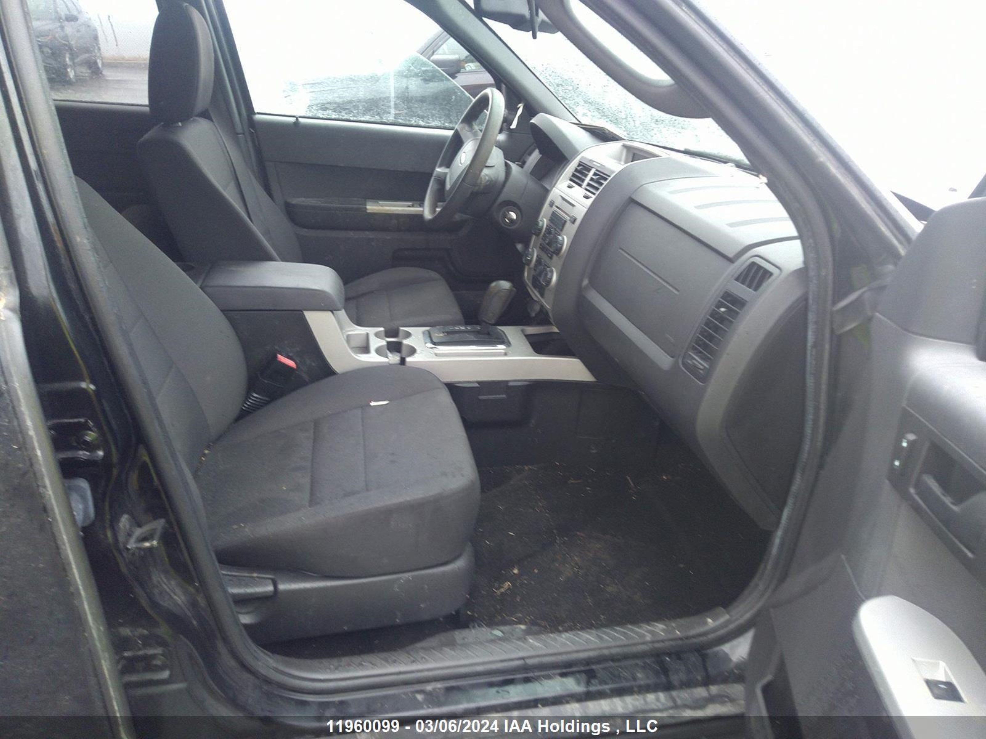 Photo 4 VIN: 1FMCU9D73CKB22854 - FORD ESCAPE 