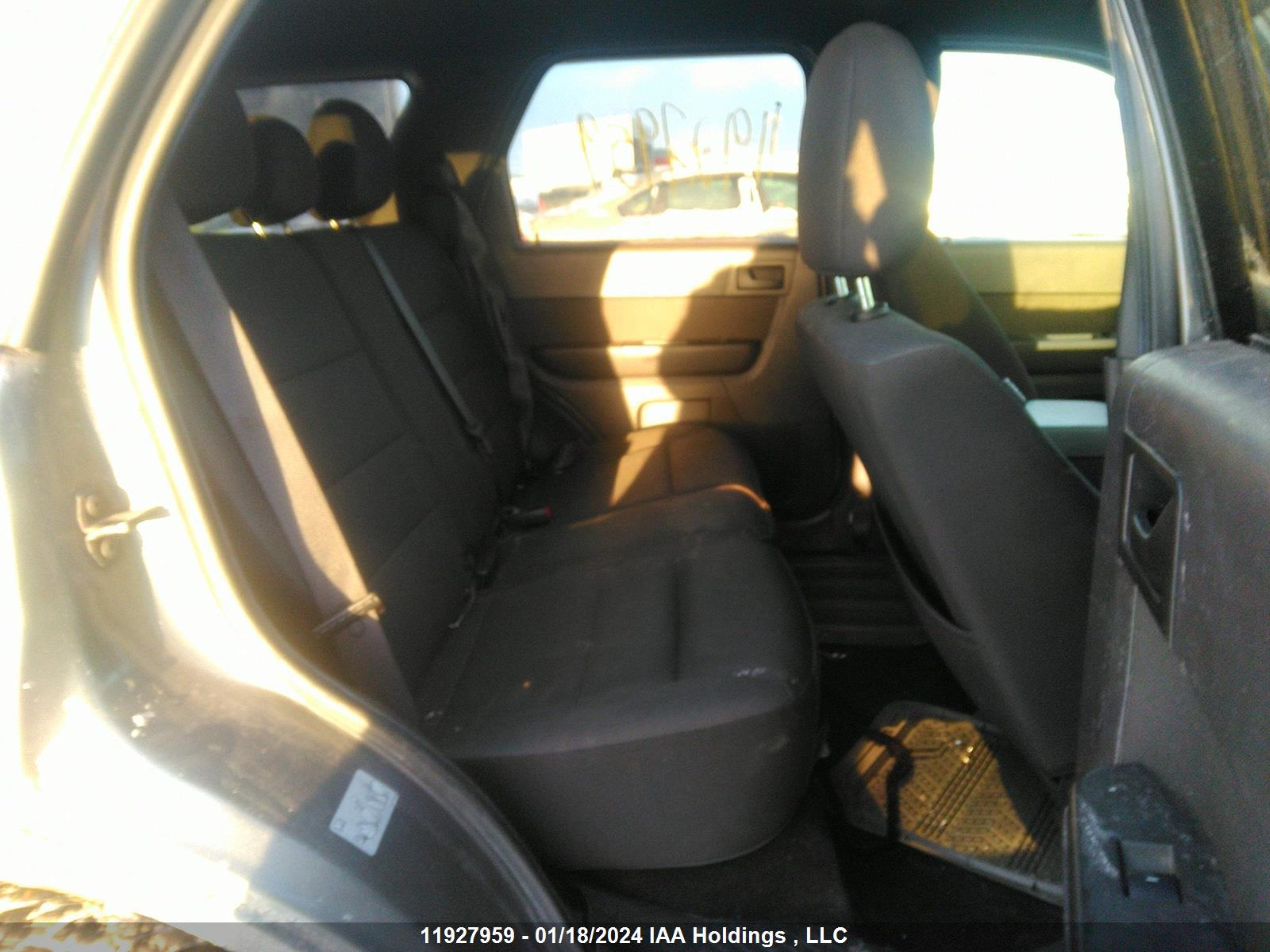 Photo 7 VIN: 1FMCU9D73CKB35880 - FORD ESCAPE 