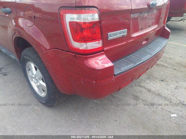 Photo 5 VIN: 1FMCU9D74BKA52120 - FORD ESCAPE 