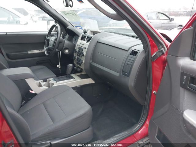 Photo 4 VIN: 1FMCU9D74BKC05367 - FORD ESCAPE 