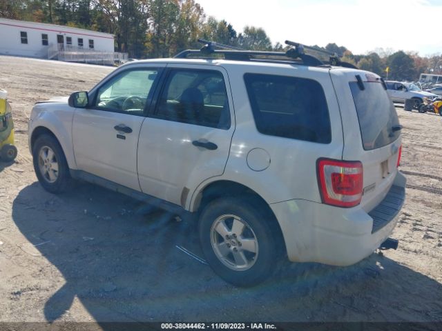 Photo 2 VIN: 1FMCU9D74CKB92993 - FORD ESCAPE 