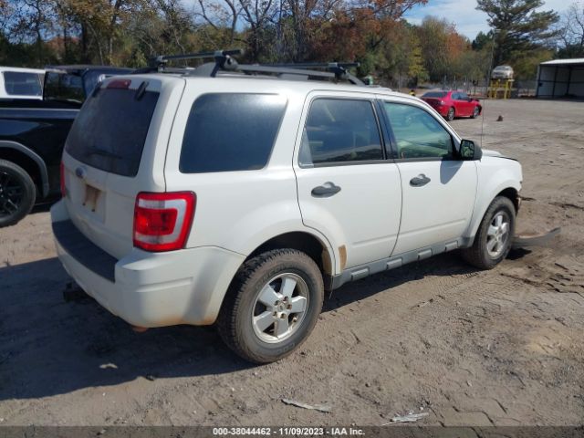 Photo 3 VIN: 1FMCU9D74CKB92993 - FORD ESCAPE 