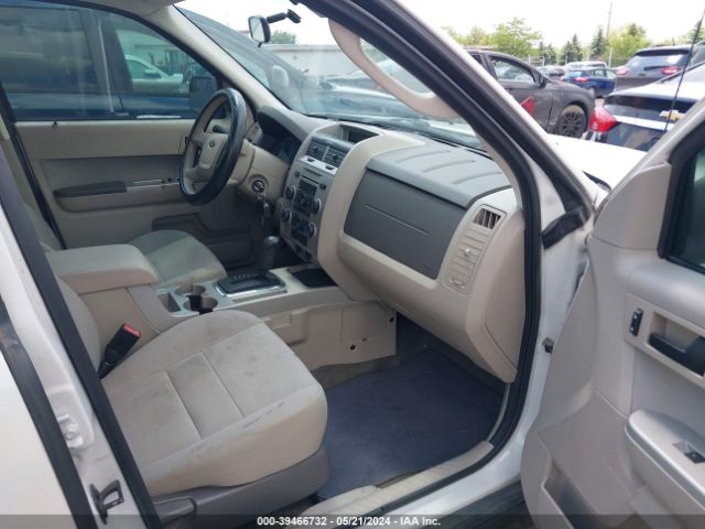 Photo 4 VIN: 1FMCU9D75CKB58674 - FORD ESCAPE 