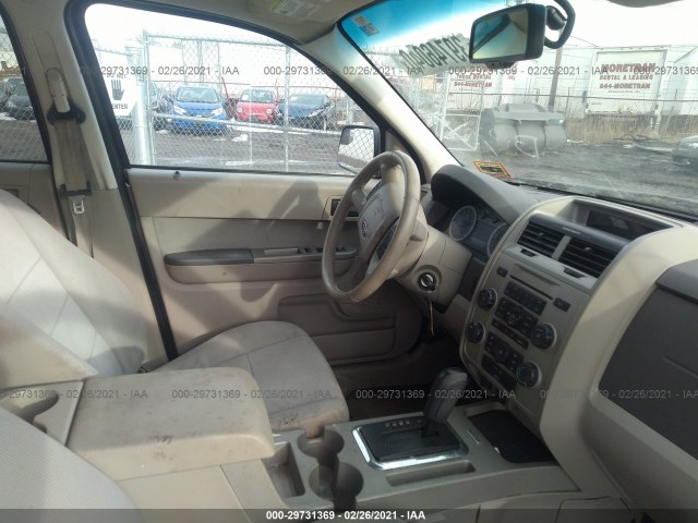 Photo 4 VIN: 1FMCU9D77BKA24666 - FORD ESCAPE 