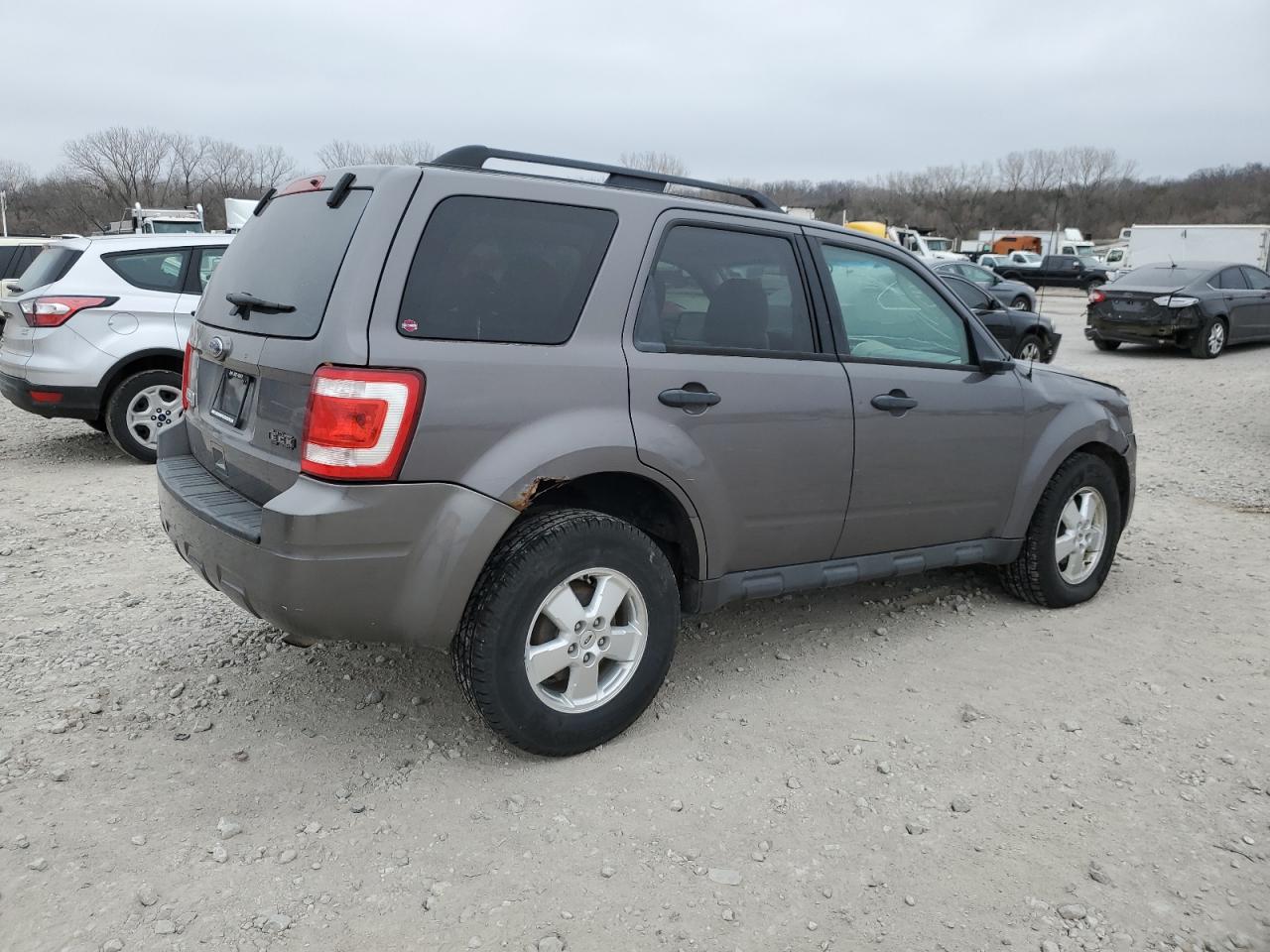 Photo 2 VIN: 1FMCU9D77BKA68280 - FORD ESCAPE 