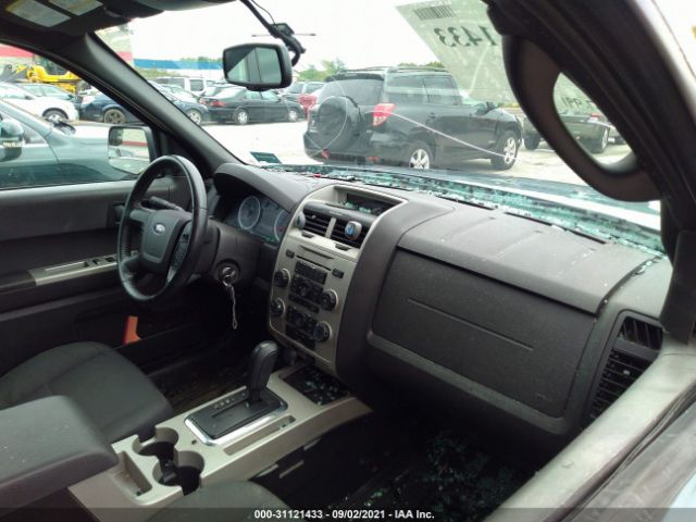 Photo 4 VIN: 1FMCU9D77BKC38279 - FORD ESCAPE 