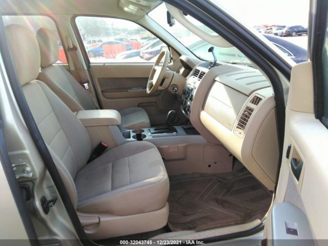 Photo 4 VIN: 1FMCU9D78AKC59012 - FORD ESCAPE 