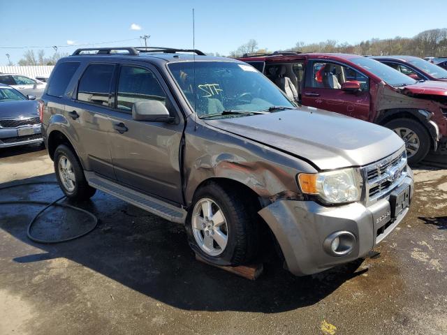 Photo 3 VIN: 1FMCU9D78AKD07138 - FORD ESCAPE 