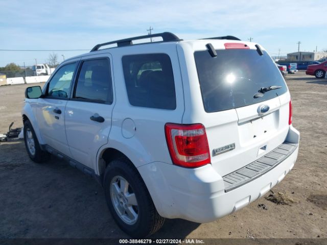 Photo 2 VIN: 1FMCU9D78BKC12662 - FORD ESCAPE 