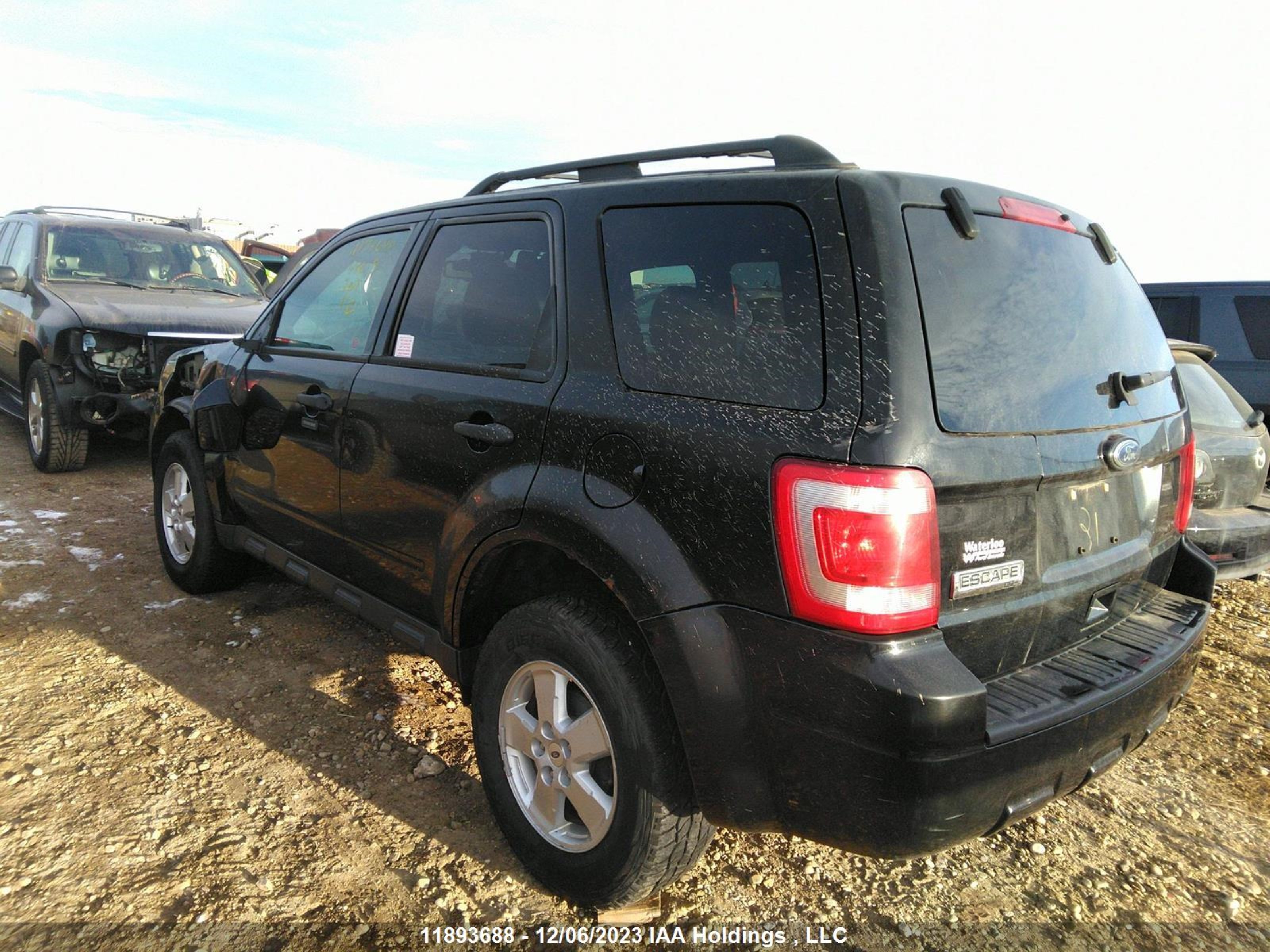 Photo 2 VIN: 1FMCU9D79AKB86426 - FORD ESCAPE 